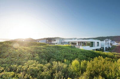 28 Shades Myoli Beach - Elegant Coastal Escape *Casita No 1