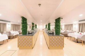 Deluxe Suite, Balcony, River View | Teres/patio