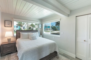 4 bedrooms, Internet, bed sheets - ☀️Private Pool | Pet Friendly | Curlew Beach Cottage☀️ (Fort Myers Beach)
