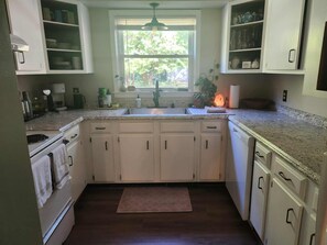 ميكروويف، فرن، موقد طهي مسطح، غسالة أطباق