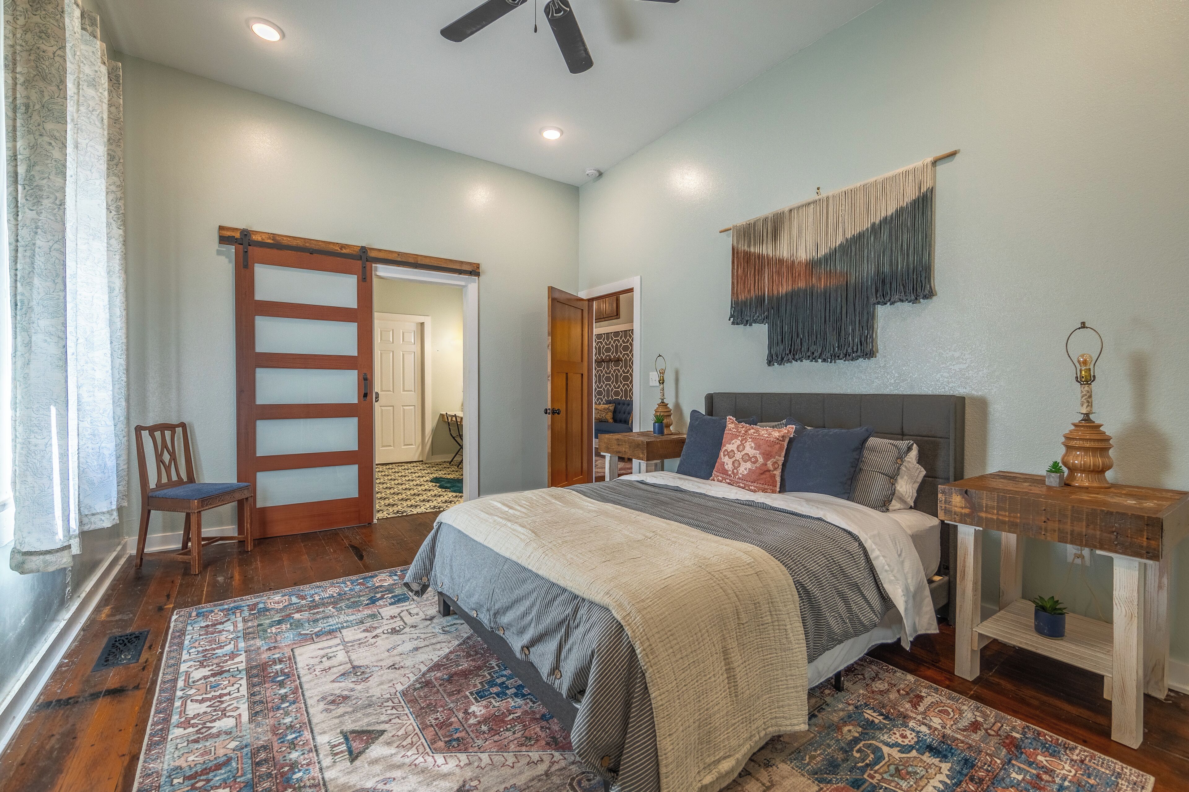 4 bedrooms, desk, iron/ironing board, free WiFi