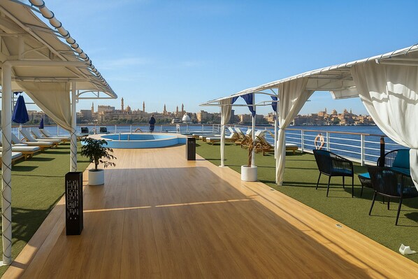 Sun deck