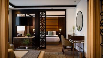 Studio Suite Deluks | Minibar, brankas, dan seprai linen