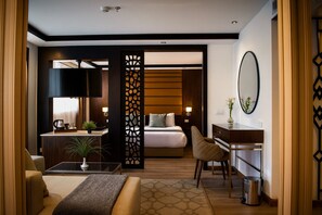 Suite estudio Deluxe | Minibar, caja fuerte, ropa de cama