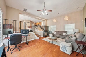 Televisión, oficina, impresora