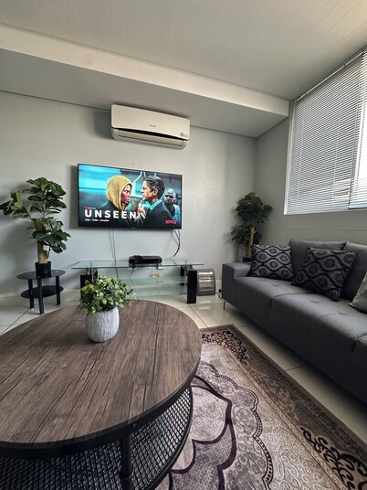 Cozy self-catering apartment at 77 on Independence.