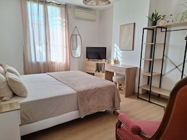 Wifi gratis y ropa de cama