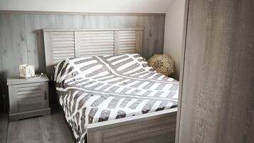 3 bedrooms, iron/ironing board, WiFi, bed sheets