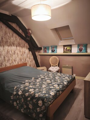 3 chambres, fer et planche à repasser, Wi-Fi, draps fournis