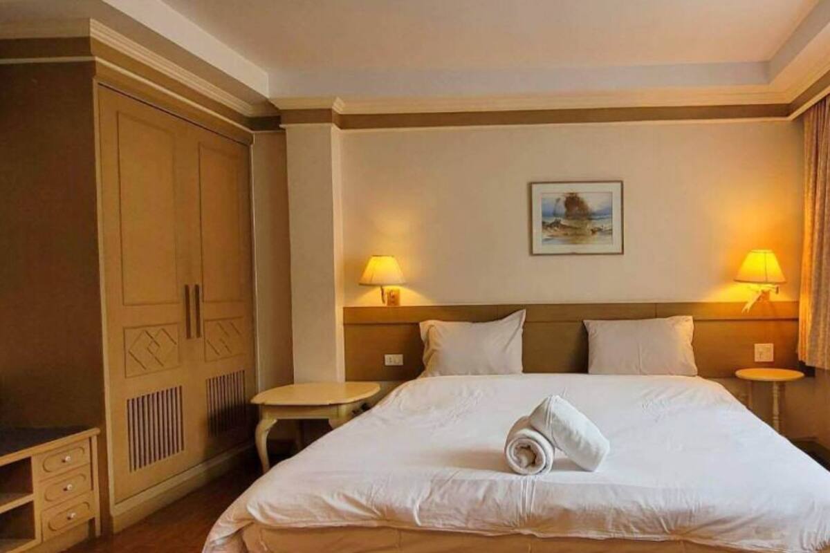 Superior Double Room, City View | Bed sheets
