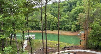 NEW 2026! LakeFront, 20 beds-sleeps 34, Dbl Deck Dock w/Slide; Theater Rm