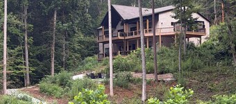 Secret Gem- Spacious Lakefront 8bdrm-20 beds-Sleeps 34. Celebrate Holidays Here!