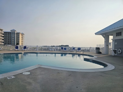 Oasis On the Bay-Luxury 3-bedroom condo