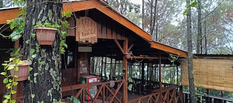 Alas Pacet by TwoSpaces Mojokerto