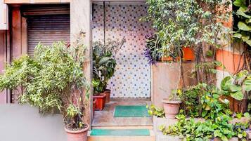 House | Meja sambut tetamu