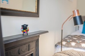 3 habitaciones, tabla de planchar con plancha, wifi y ropa de cama 