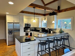 Micro-ondes, four, plaque de cuisson, lave-vaisselle