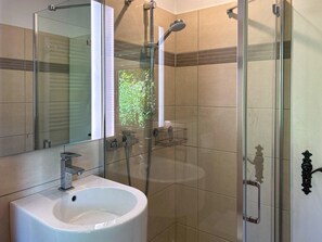 House | Bilik Mandi