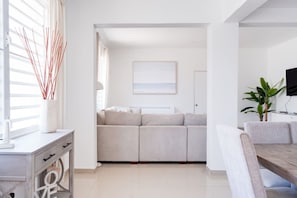 Smart TV - Legacy House on Isla Verde Beach (Carolina)
