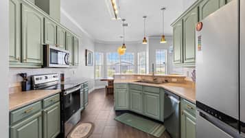 Mikroaaltouuni, uuni, liesi, astianpesukone