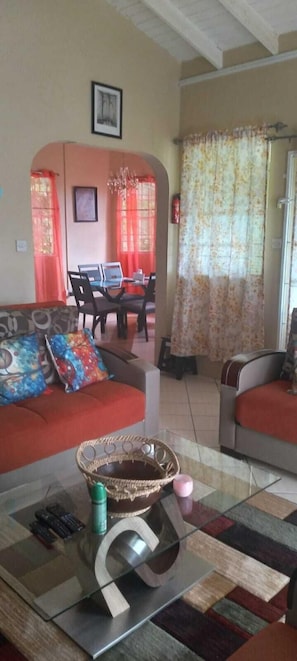 Deluxe Double Room, Balcony | Living area