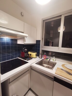 Fridge, microwave, stovetop, dishwasher