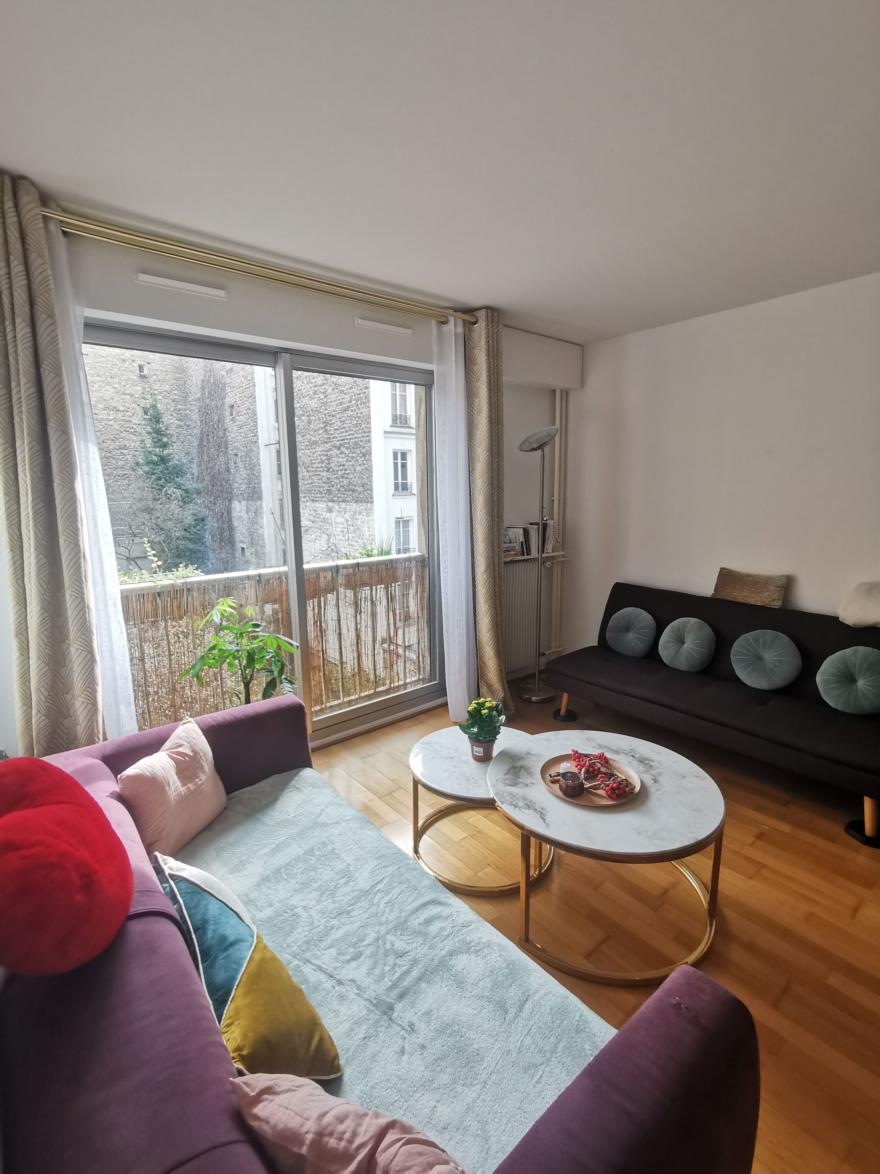 Smart TV, libros, videoteca y impresora 