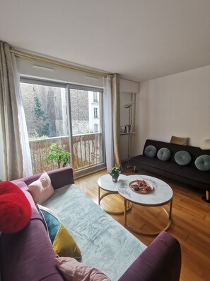 Smart TV, books, video library, printers