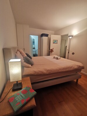 1 habitación, escritorio, tabla de planchar con plancha y wifi gratis 