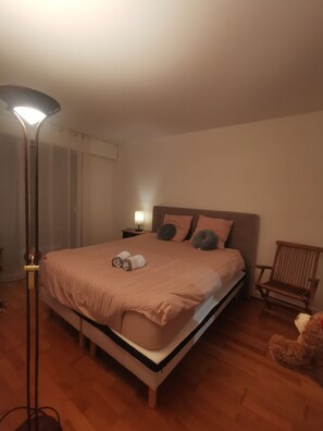 Desk, iron/ironing board, free WiFi, bed sheets
