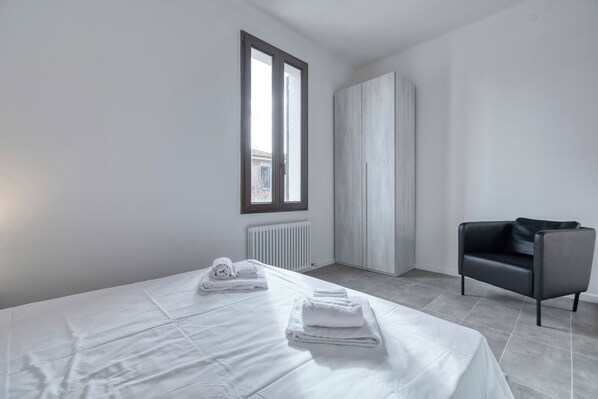 1 bedroom, WiFi, bed sheets