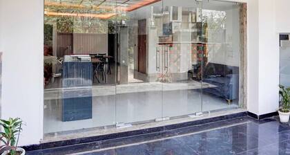 Collection O Sector 143b Noida