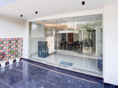 Collection O Sector 143b Noida
