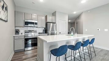 Refrigerador, microondas, horno y lavavajillas