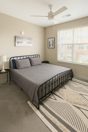Iron/ironing board, WiFi, bed sheets