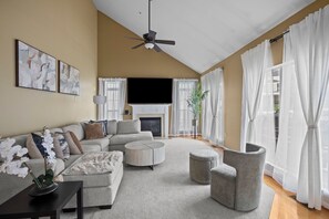 Smart TV, fireplace