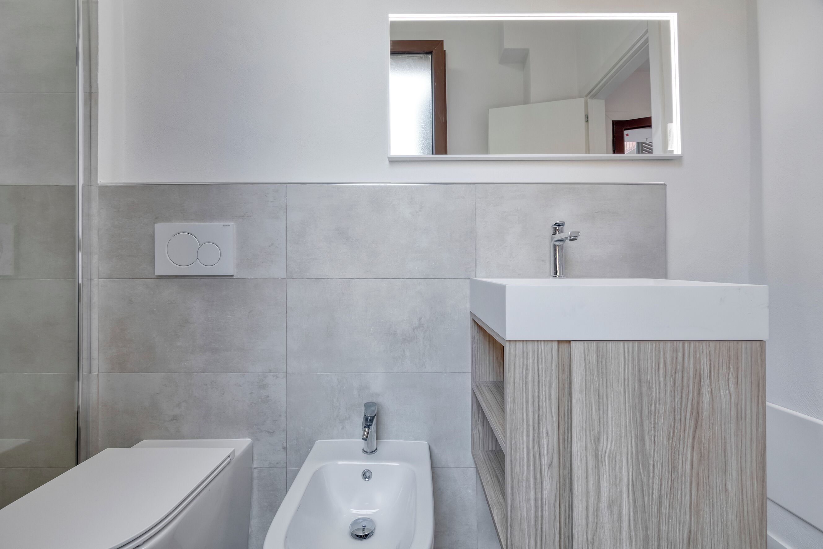 Dusche, Haartrockner, Bidet, Handtücher