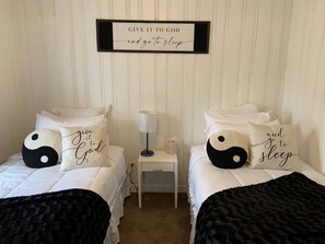 3 soverom, strykejern/-brett, wi-fi og sengetøy