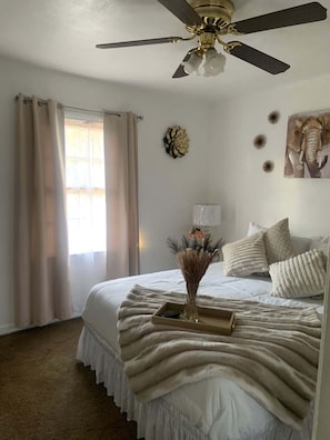 3 chambres, fer et planche à repasser, Wi-Fi, draps fournis