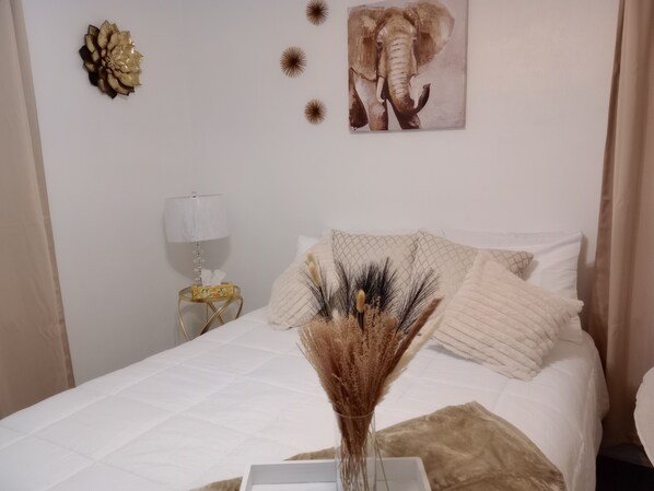 3 bedrooms, iron/ironing board, WiFi, bed sheets