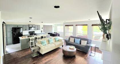 Kelowna full level luxury 31 minutes to big white ski lifts 16 minute to airport