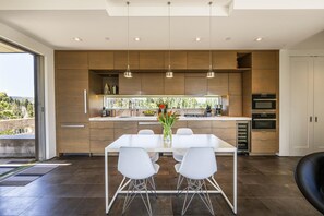 Dining - Healdsburg Modern Retreat - Pool, Views & Design (Healdsburg)