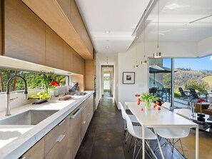 Dining - Healdsburg Modern Retreat - Pool, Views & Design (Healdsburg)