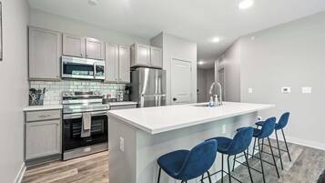 冰箱、微波炉、烤箱、洗碗机