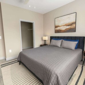 مكواة/لوح كي وسرير سفر وواي فاي