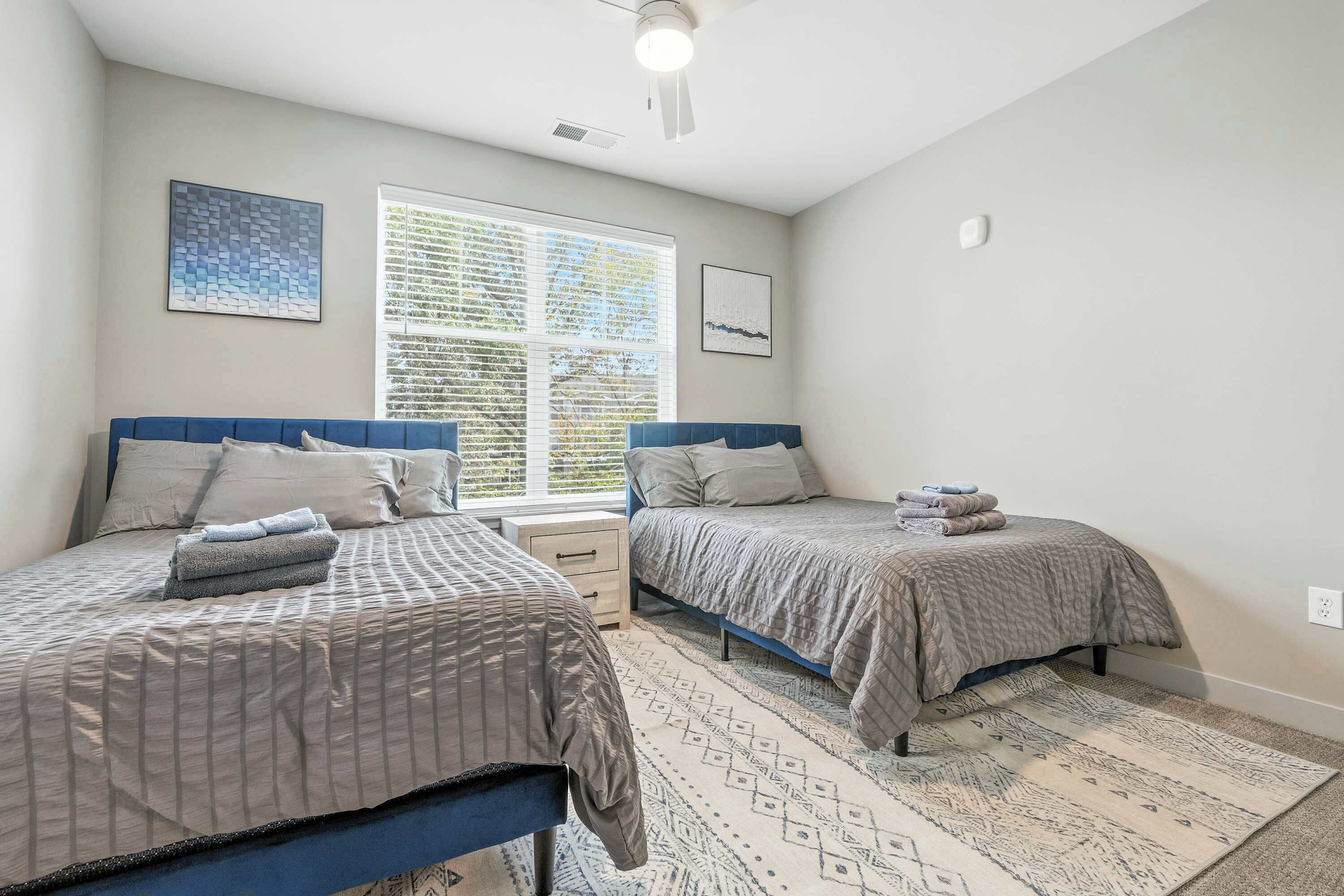 Strykejern/-brett, reiseseng for barn og wi-fi