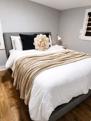 1 bedroom, desk, iron/ironing board, WiFi