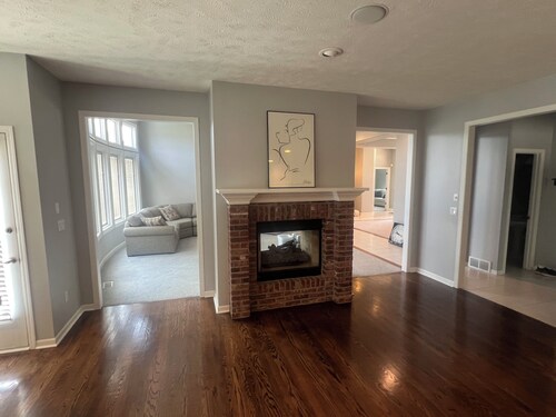 199 a night for Labor Day Weekend!  Walk to Tiburon Golf!