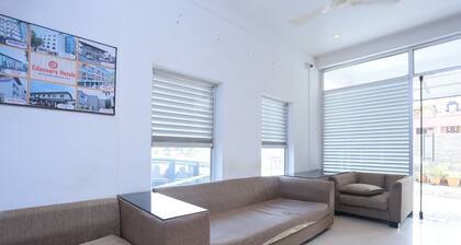 Super Townhouse Prince Palace