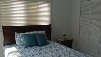 2 dormitoris, planxa i posts de planxar, wifi i roba de llit